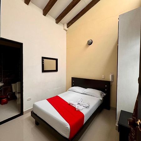 Hotel Portal Dorado Маринилья Экстерьер фото