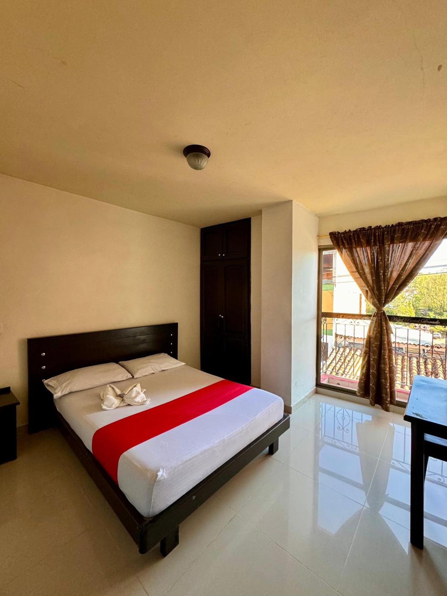 Hotel Portal Dorado Маринилья Экстерьер фото