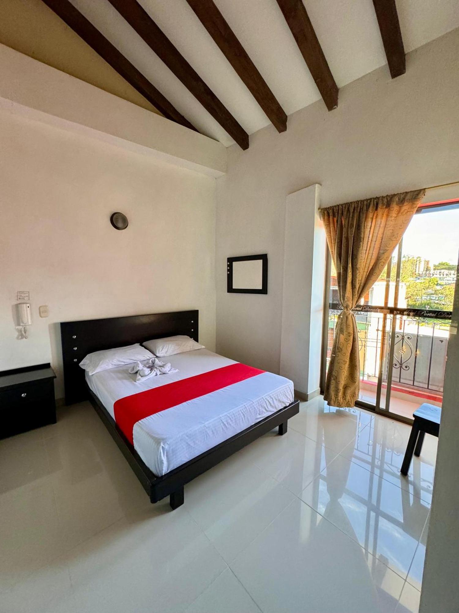 Hotel Portal Dorado Маринилья Экстерьер фото