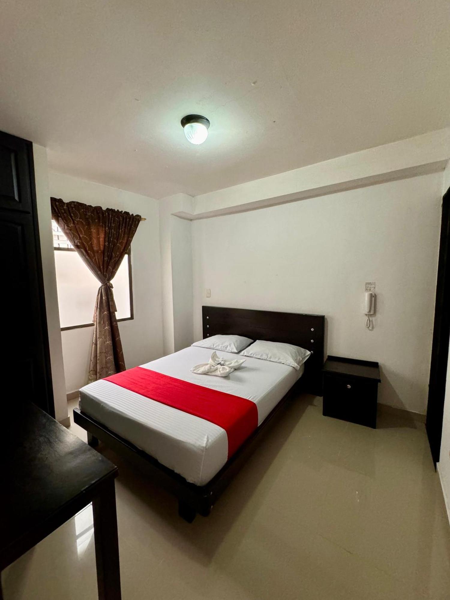 Hotel Portal Dorado Маринилья Экстерьер фото