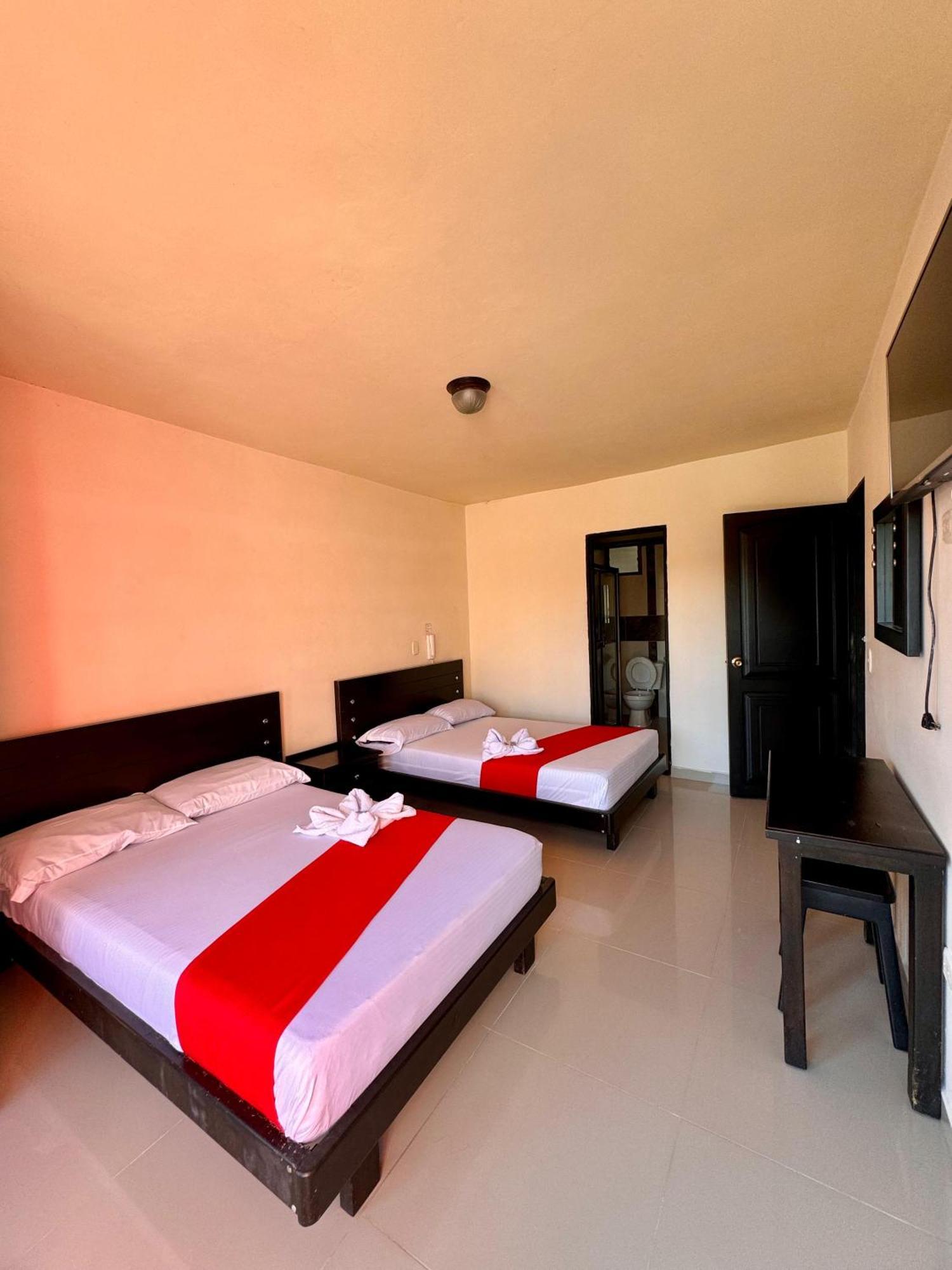 Hotel Portal Dorado Маринилья Экстерьер фото