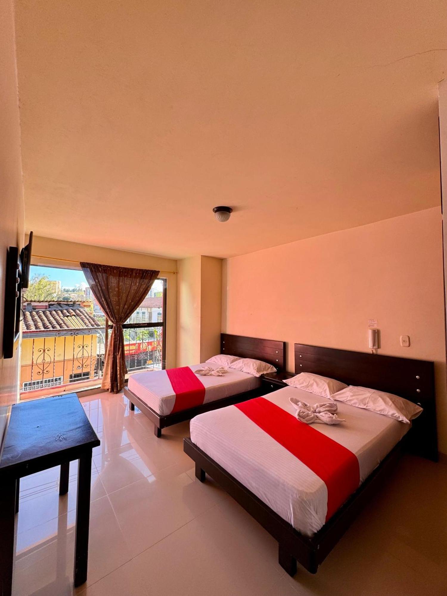 Hotel Portal Dorado Маринилья Экстерьер фото