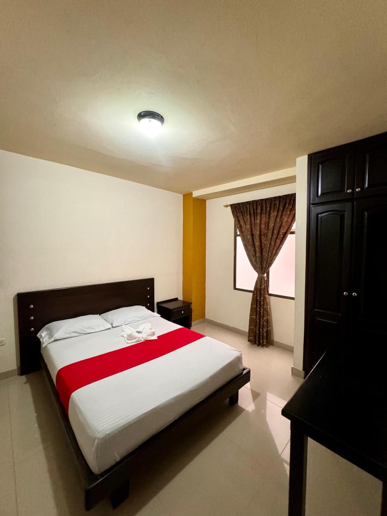 Hotel Portal Dorado Маринилья Экстерьер фото