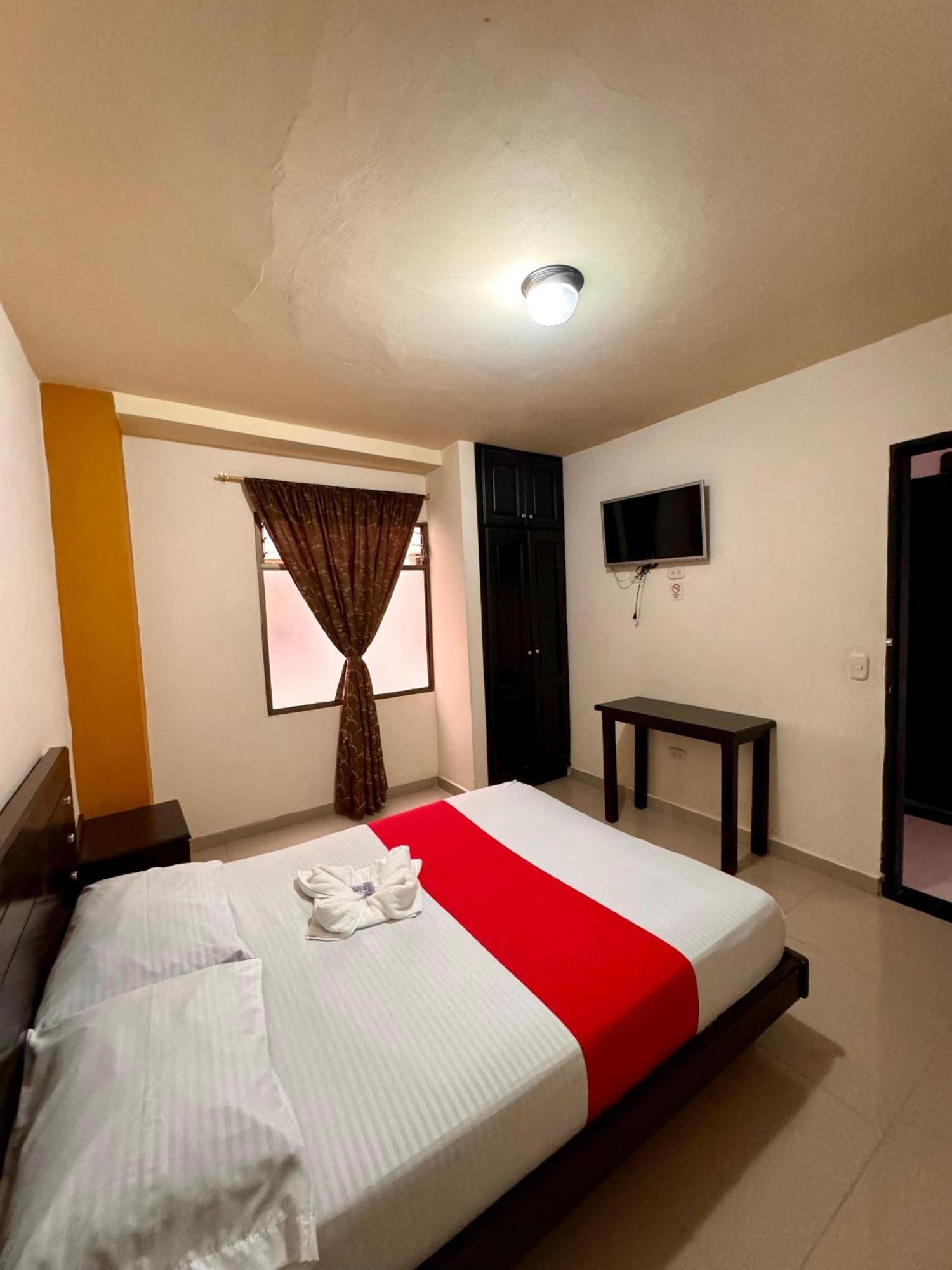 Hotel Portal Dorado Маринилья Экстерьер фото