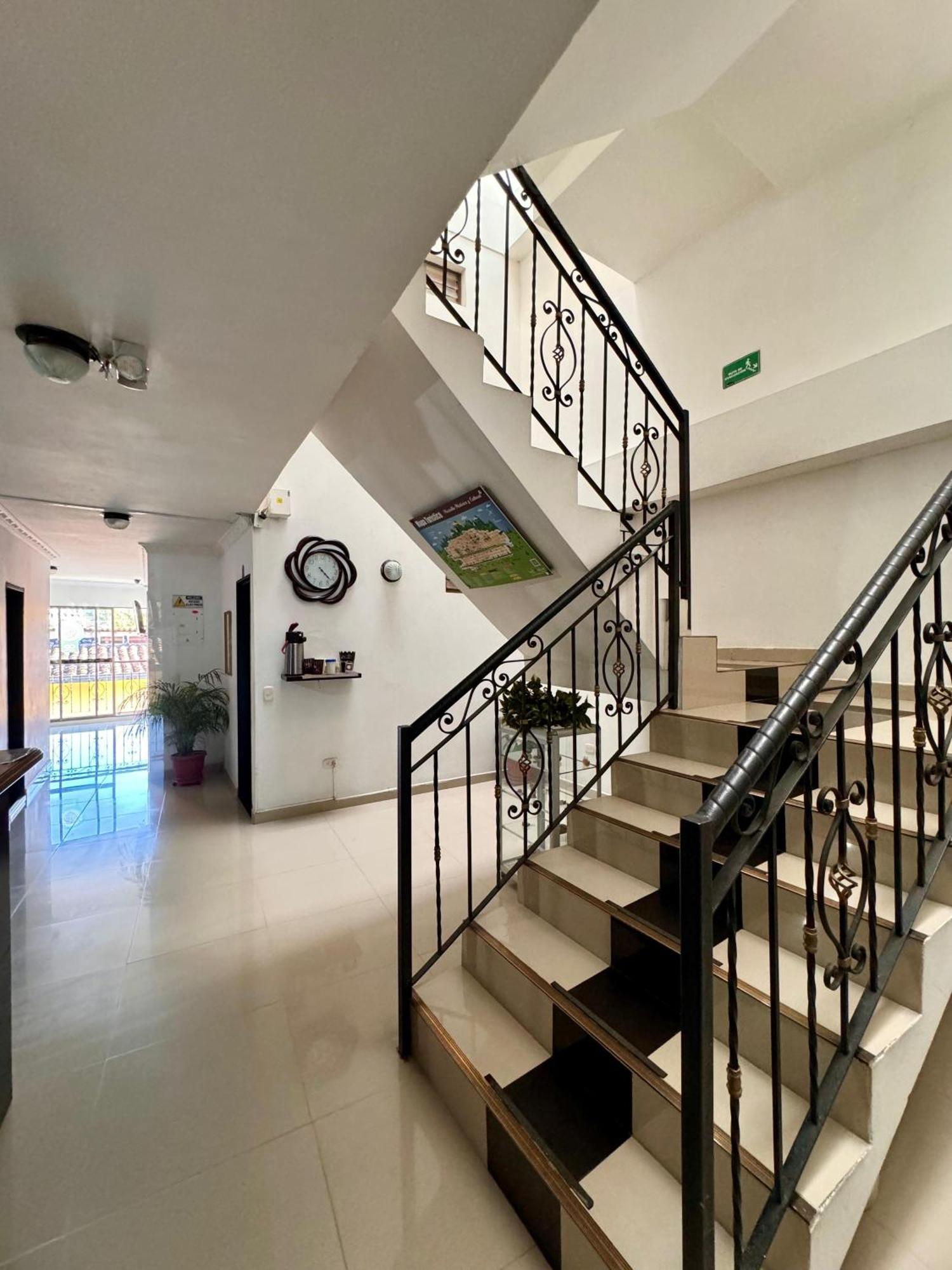 Hotel Portal Dorado Маринилья Экстерьер фото