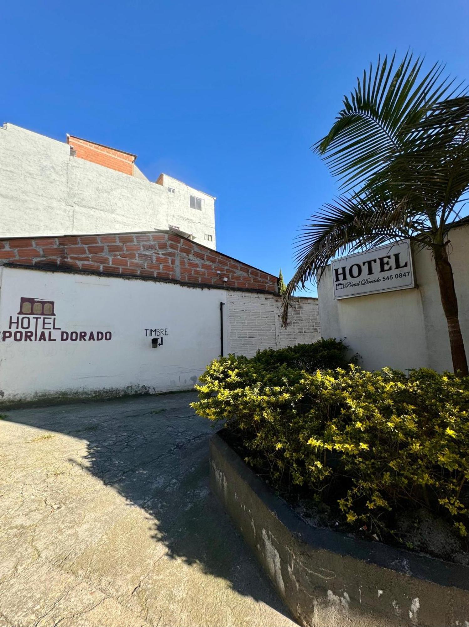 Hotel Portal Dorado Маринилья Экстерьер фото