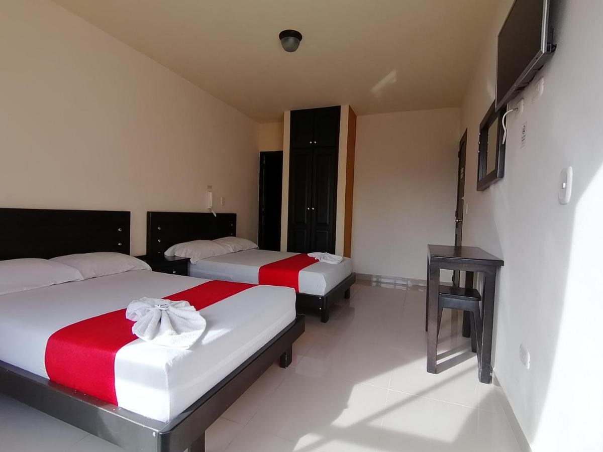 Hotel Portal Dorado Маринилья Экстерьер фото